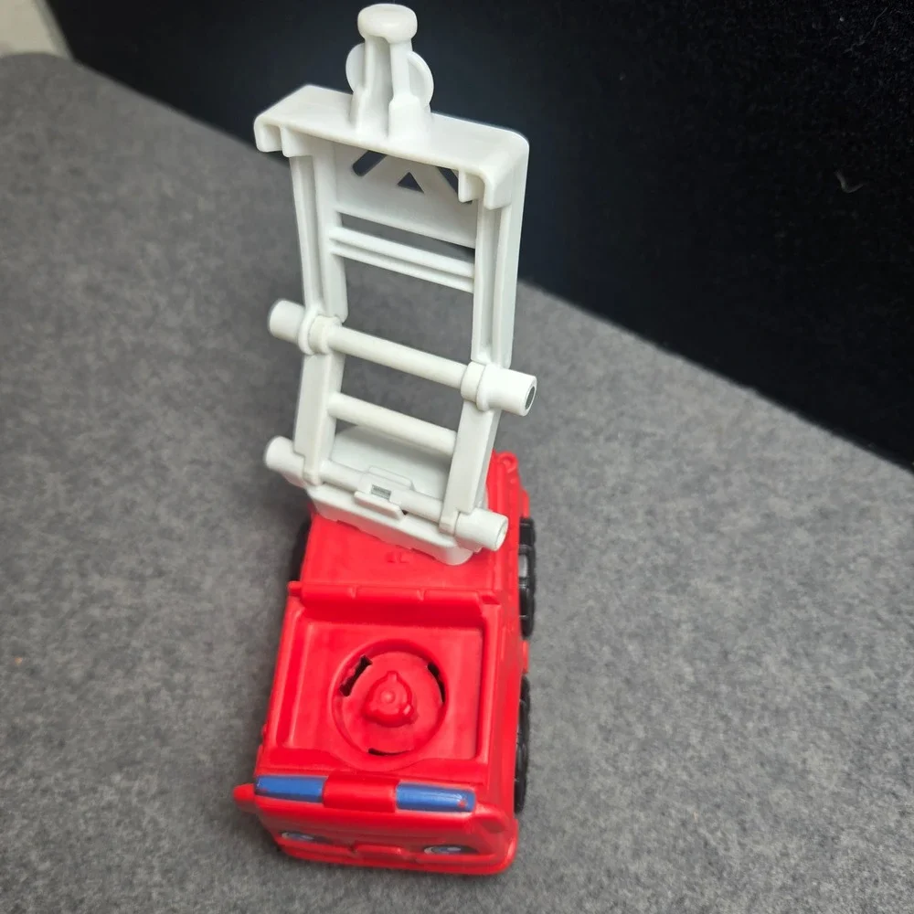 Fisher-Price Little People To The Rescue Fire Truck and Firefighter Figure Toy